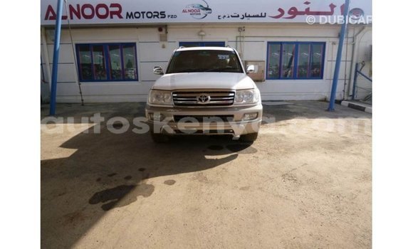 Imported Toyota Land Cruiser White Makiinaa iti Import - Dubai keessatti Central Kenya keessatti Imported Toyota Land Cruiser White Makiinaa iti Import - Dubai keessatti Central Kenya keessatti