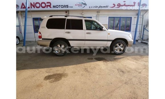 Imported Toyota Land Cruiser White Makiinaa iti Import - Dubai keessatti Central Kenya keessatti Imported Toyota Land Cruiser White Makiinaa iti Import - Dubai keessatti Central Kenya keessatti