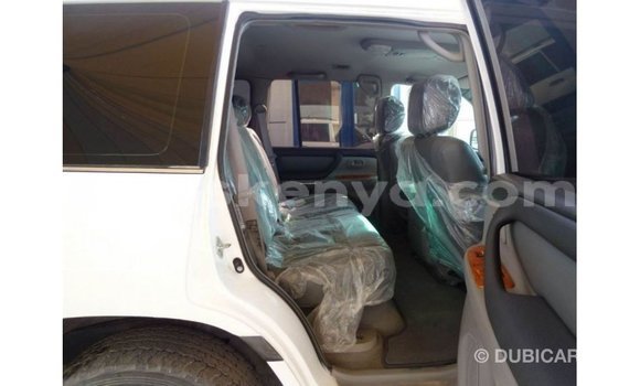 Imported Toyota Land Cruiser White Makiinaa iti Import - Dubai keessatti Central Kenya keessatti Imported Toyota Land Cruiser White Makiinaa iti Import - Dubai keessatti Central Kenya keessatti