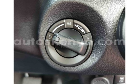 Imported Toyota Hilux White Makiinaa iti Import - Dubai keessatti Central Kenya keessatti Imported Toyota Hilux White Makiinaa iti Import - Dubai keessatti Central Kenya keessatti