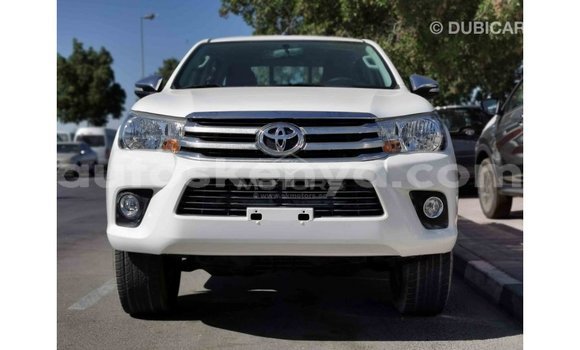 Nunua Imported Toyota Hilux Nyeupe Gari ndani ya Import - Dubai nchini Kati Kenya Nunua Imported Toyota Hilux Nyeupe Gari ndani ya Import - Dubai nchini Kati Kenya