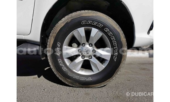 Nunua Imported Toyota Hilux Nyeupe Gari ndani ya Import - Dubai nchini Kati Kenya Nunua Imported Toyota Hilux Nyeupe Gari ndani ya Import - Dubai nchini Kati Kenya
