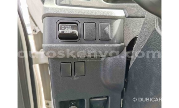 Nunua Imported Toyota Coaster Nyeupe Gari ndani ya Import - Dubai nchini Kati Kenya Nunua Imported Toyota Coaster Nyeupe Gari ndani ya Import - Dubai nchini Kati Kenya