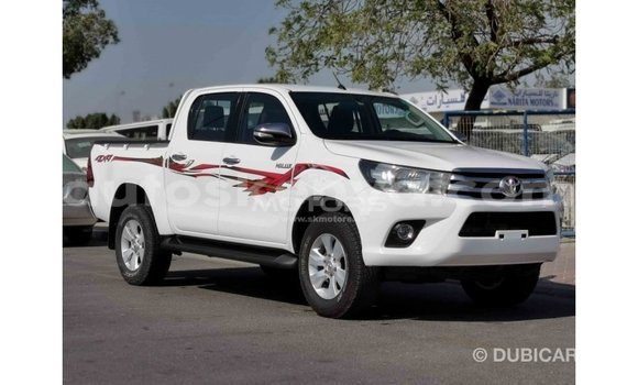 Imported Toyota Hilux White Makiinaa iti Import - Dubai keessatti Central Kenya keessatti Imported Toyota Hilux White Makiinaa iti Import - Dubai keessatti Central Kenya keessatti