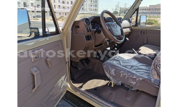 Nunua Imported Toyota Land Cruiser Beige Gari ndani ya Import - Dubai nchini Kati Kenya Nunua Imported Toyota Land Cruiser Beige Gari ndani ya Import - Dubai nchini Kati Kenya