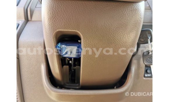 Nunua Imported Toyota Land Cruiser Beige Gari ndani ya Import - Dubai nchini Kati Kenya Nunua Imported Toyota Land Cruiser Beige Gari ndani ya Import - Dubai nchini Kati Kenya