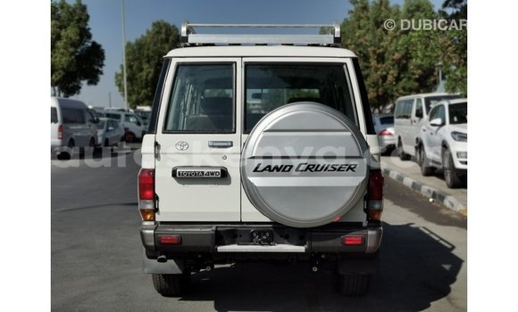 Nunua Imported Toyota Land Cruiser Nyeupe Gari ndani ya Import - Dubai nchini Kati Kenya Nunua Imported Toyota Land Cruiser Nyeupe Gari ndani ya Import - Dubai nchini Kati Kenya