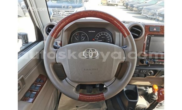 Nunua Imported Toyota Land Cruiser Nyeupe Gari ndani ya Import - Dubai nchini Kati Kenya Nunua Imported Toyota Land Cruiser Nyeupe Gari ndani ya Import - Dubai nchini Kati Kenya