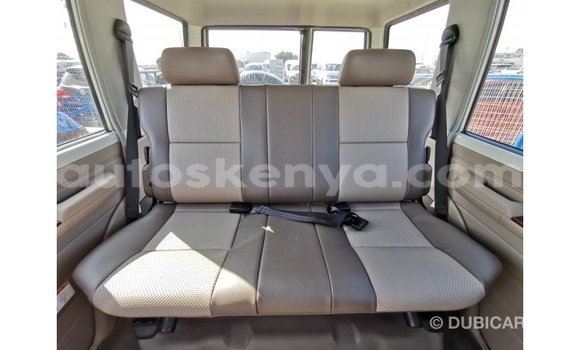 Nunua Imported Toyota Land Cruiser Nyeupe Gari ndani ya Import - Dubai nchini Kati Kenya Nunua Imported Toyota Land Cruiser Nyeupe Gari ndani ya Import - Dubai nchini Kati Kenya