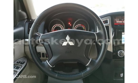 Nunua Imported Mitsubishi Pajero Nyeusi Gari ndani ya Import - Dubai nchini Kati Kenya Nunua Imported Mitsubishi Pajero Nyeusi Gari ndani ya Import - Dubai nchini Kati Kenya