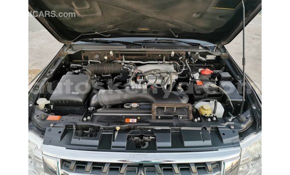 Nunua Imported Mitsubishi Pajero Nyeusi Gari ndani ya Import - Dubai nchini Kati Kenya Nunua Imported Mitsubishi Pajero Nyeusi Gari ndani ya Import - Dubai nchini Kati Kenya