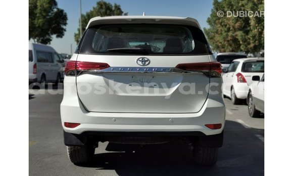 Imported Toyota Fortuner White Makiinaa iti Import - Dubai keessatti Central Kenya keessatti Imported Toyota Fortuner White Makiinaa iti Import - Dubai keessatti Central Kenya keessatti