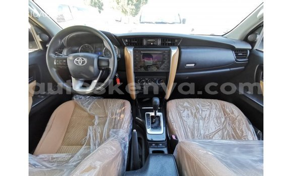Imported Toyota Fortuner White Makiinaa iti Import - Dubai keessatti Central Kenya keessatti Imported Toyota Fortuner White Makiinaa iti Import - Dubai keessatti Central Kenya keessatti