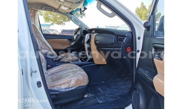 Imported Toyota Fortuner White Makiinaa iti Import - Dubai keessatti Central Kenya keessatti Imported Toyota Fortuner White Makiinaa iti Import - Dubai keessatti Central Kenya keessatti