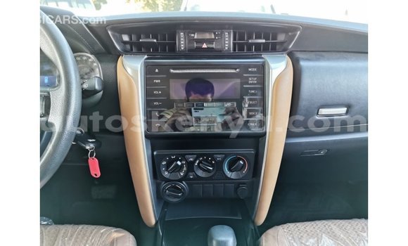 Imported Toyota Fortuner White Makiinaa iti Import - Dubai keessatti Central Kenya keessatti Imported Toyota Fortuner White Makiinaa iti Import - Dubai keessatti Central Kenya keessatti