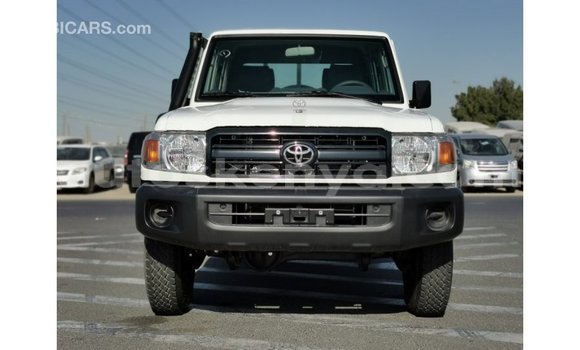 Buy Import Toyota Land Cruiser White Car in Import - Dubai in Central Kenya Buy Import Toyota Land Cruiser White Car in Import - Dubai in Central Kenya