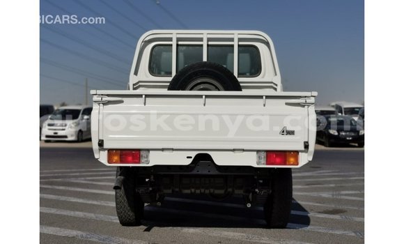 Buy Import Toyota Land Cruiser White Car in Import - Dubai in Central Kenya Buy Import Toyota Land Cruiser White Car in Import - Dubai in Central Kenya