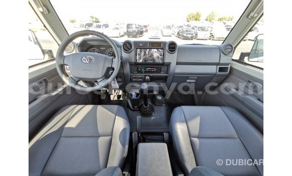 Buy Import Toyota Land Cruiser White Car in Import - Dubai in Central Kenya Buy Import Toyota Land Cruiser White Car in Import - Dubai in Central Kenya