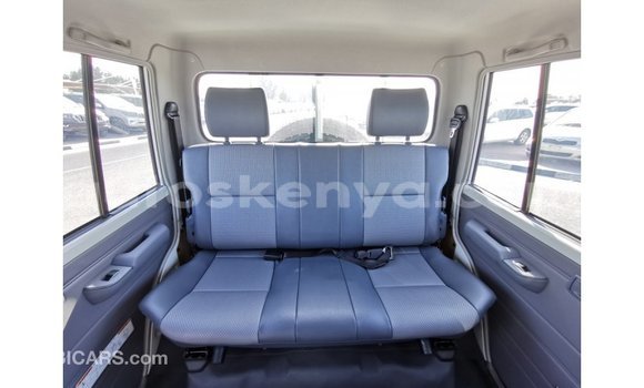 Buy Import Toyota Land Cruiser White Car in Import - Dubai in Central Kenya Buy Import Toyota Land Cruiser White Car in Import - Dubai in Central Kenya