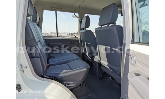 Buy Import Toyota Land Cruiser White Car in Import - Dubai in Central Kenya Buy Import Toyota Land Cruiser White Car in Import - Dubai in Central Kenya