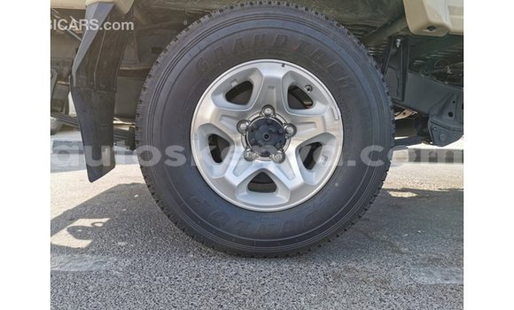 Buy Import Toyota Land Cruiser Beige Car in Import - Dubai in Central Kenya Buy Import Toyota Land Cruiser Beige Car in Import - Dubai in Central Kenya