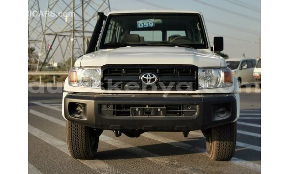 Nunua Imported Toyota Land Cruiser Nyeupe Gari ndani ya Import - Dubai nchini Kati Kenya Nunua Imported Toyota Land Cruiser Nyeupe Gari ndani ya Import - Dubai nchini Kati Kenya