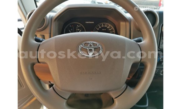 Nunua Imported Toyota Land Cruiser Nyeupe Gari ndani ya Import - Dubai nchini Kati Kenya Nunua Imported Toyota Land Cruiser Nyeupe Gari ndani ya Import - Dubai nchini Kati Kenya