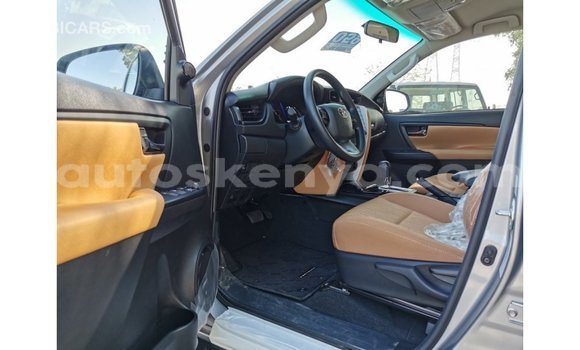 Nunua Imported Toyota Fortuner Nyingine Gari ndani ya Import - Dubai nchini Kati Kenya Nunua Imported Toyota Fortuner Nyingine Gari ndani ya Import - Dubai nchini Kati Kenya