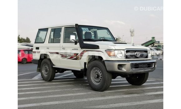 Buy Import Toyota Land Cruiser White Car in Import - Dubai in Central Kenya Buy Import Toyota Land Cruiser White Car in Import - Dubai in Central Kenya