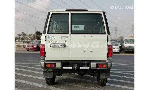 Buy Import Toyota Land Cruiser White Car in Import - Dubai in Central Kenya Buy Import Toyota Land Cruiser White Car in Import - Dubai in Central Kenya
