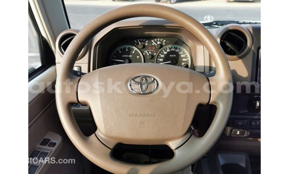 Buy Import Toyota Land Cruiser White Car in Import - Dubai in Central Kenya Buy Import Toyota Land Cruiser White Car in Import - Dubai in Central Kenya