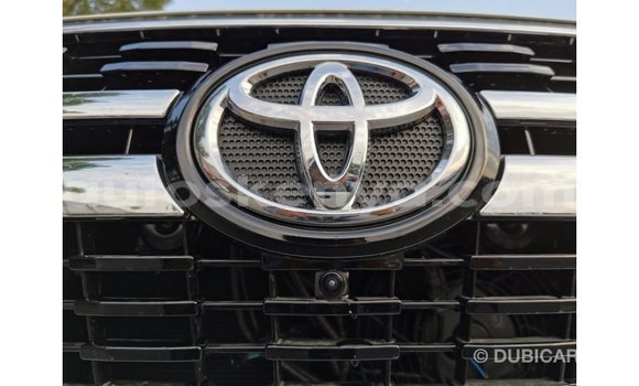 Buy Import Toyota Land Cruiser White Car in Import - Dubai in Central Kenya Buy Import Toyota Land Cruiser White Car in Import - Dubai in Central Kenya