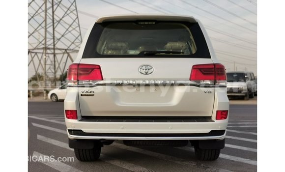 Buy Import Toyota Land Cruiser White Car in Import - Dubai in Central Kenya Buy Import Toyota Land Cruiser White Car in Import - Dubai in Central Kenya