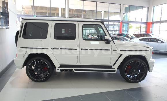 Oofamaa Mercedes‒Benz G-klasse AMG White Makiinaa iti Mombasa keessatti Coastal Kenya keessatti
