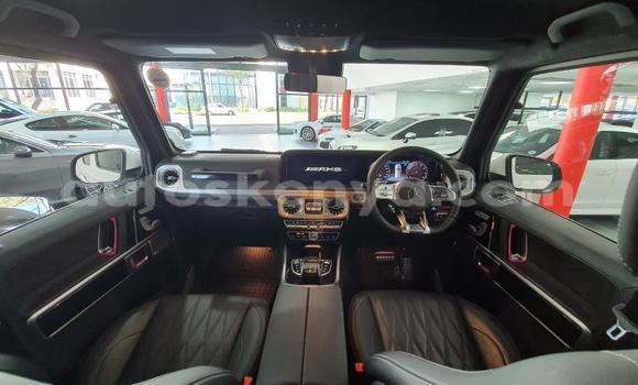 Oofamaa Mercedes‒Benz G-klasse AMG White Makiinaa iti Mombasa keessatti Coastal Kenya keessatti Oofamaa Mercedes‒Benz G-klasse AMG White Makiinaa iti Mombasa keessatti Coastal Kenya keessatti