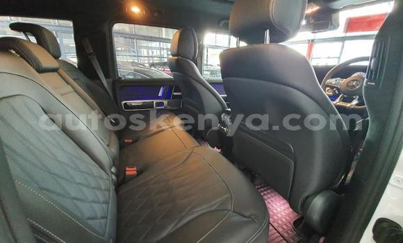 Oofamaa Mercedes‒Benz G-klasse AMG White Makiinaa iti Mombasa keessatti Coastal Kenya keessatti Oofamaa Mercedes‒Benz G-klasse AMG White Makiinaa iti Mombasa keessatti Coastal Kenya keessatti