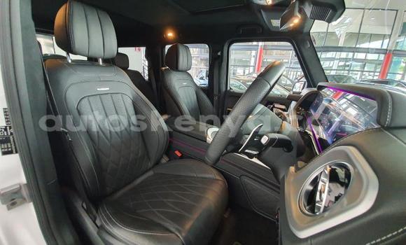 Oofamaa Mercedes‒Benz G-klasse AMG White Makiinaa iti Mombasa keessatti Coastal Kenya keessatti Oofamaa Mercedes‒Benz G-klasse AMG White Makiinaa iti Mombasa keessatti Coastal Kenya keessatti