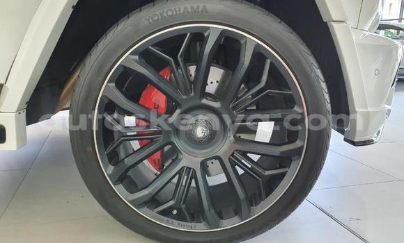 Oofamaa Mercedes‒Benz G-klasse AMG White Makiinaa iti Mombasa keessatti Coastal Kenya keessatti Oofamaa Mercedes‒Benz G-klasse AMG White Makiinaa iti Mombasa keessatti Coastal Kenya keessatti