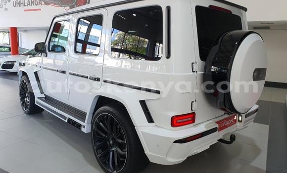 Oofamaa Mercedes‒Benz G-klasse AMG White Makiinaa iti Mombasa keessatti Coastal Kenya keessatti Oofamaa Mercedes‒Benz G-klasse AMG White Makiinaa iti Mombasa keessatti Coastal Kenya keessatti