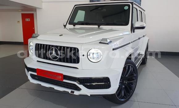 Oofamaa Mercedes‒Benz G-klasse AMG White Makiinaa iti Mombasa keessatti Coastal Kenya keessatti Oofamaa Mercedes‒Benz G-klasse AMG White Makiinaa iti Mombasa keessatti Coastal Kenya keessatti