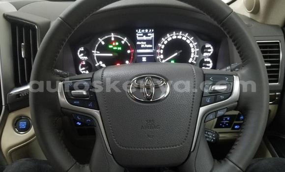 Nunua Ilio tumika Toyota Land Cruiser Nyeupe Gari ndani ya Mombasa nchini Kenya ya Pwani Nunua Ilio tumika Toyota Land Cruiser Nyeupe Gari ndani ya Mombasa nchini Kenya ya Pwani