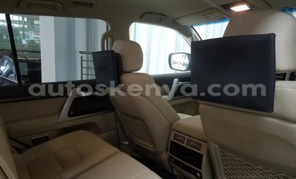 Nunua Ilio tumika Toyota Land Cruiser Nyeupe Gari ndani ya Mombasa nchini Kenya ya Pwani Nunua Ilio tumika Toyota Land Cruiser Nyeupe Gari ndani ya Mombasa nchini Kenya ya Pwani
