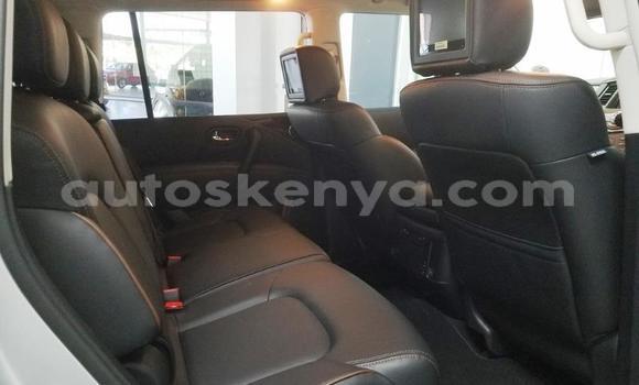 Oofamaa Nissan Patrol White Makiinaa iti Bissil keessatti Nairobi keessatti Oofamaa Nissan Patrol White Makiinaa iti Bissil keessatti Nairobi keessatti