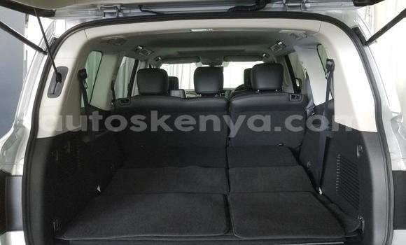 Oofamaa Nissan Patrol White Makiinaa iti Bissil keessatti Nairobi keessatti Oofamaa Nissan Patrol White Makiinaa iti Bissil keessatti Nairobi keessatti