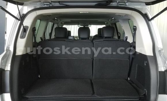 Oofamaa Nissan Patrol White Makiinaa iti Bissil keessatti Nairobi keessatti Oofamaa Nissan Patrol White Makiinaa iti Bissil keessatti Nairobi keessatti