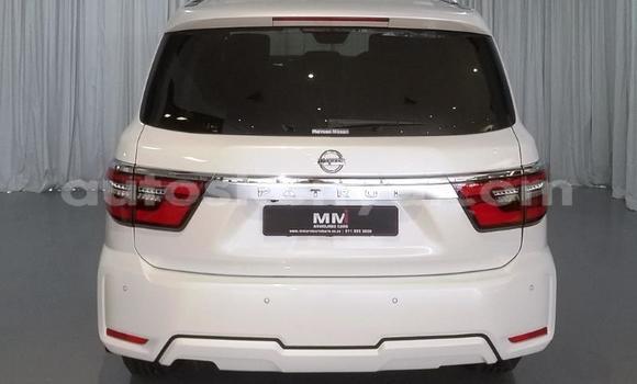 Oofamaa Nissan Patrol White Makiinaa iti Bissil keessatti Nairobi keessatti Oofamaa Nissan Patrol White Makiinaa iti Bissil keessatti Nairobi keessatti