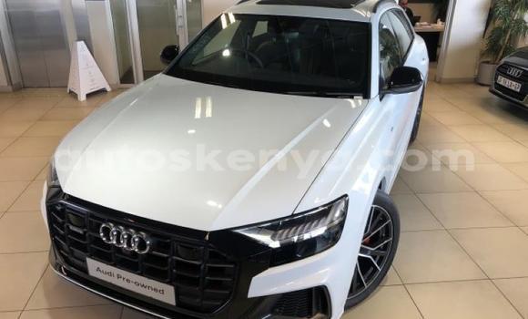 Oofamaa Audi Q8 White Makiinaa iti Nairobi keessatti Nairobi keessatti
