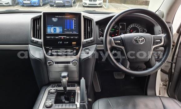 Nunua Ilio tumika Toyota Land Cruiser Nyeupe Gari ndani ya Mombasa nchini Kenya ya Pwani Nunua Ilio tumika Toyota Land Cruiser Nyeupe Gari ndani ya Mombasa nchini Kenya ya Pwani