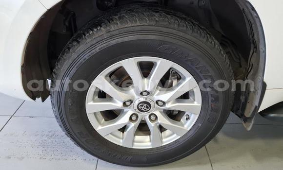 Nunua Ilio tumika Toyota Land Cruiser Nyeupe Gari ndani ya Mombasa nchini Kenya ya Pwani Nunua Ilio tumika Toyota Land Cruiser Nyeupe Gari ndani ya Mombasa nchini Kenya ya Pwani
