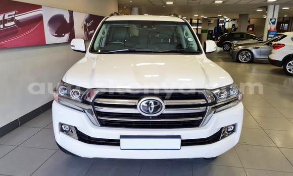 Nunua Ilio tumika Toyota Land Cruiser Nyeupe Gari ndani ya Mombasa nchini Kenya ya Pwani Nunua Ilio tumika Toyota Land Cruiser Nyeupe Gari ndani ya Mombasa nchini Kenya ya Pwani